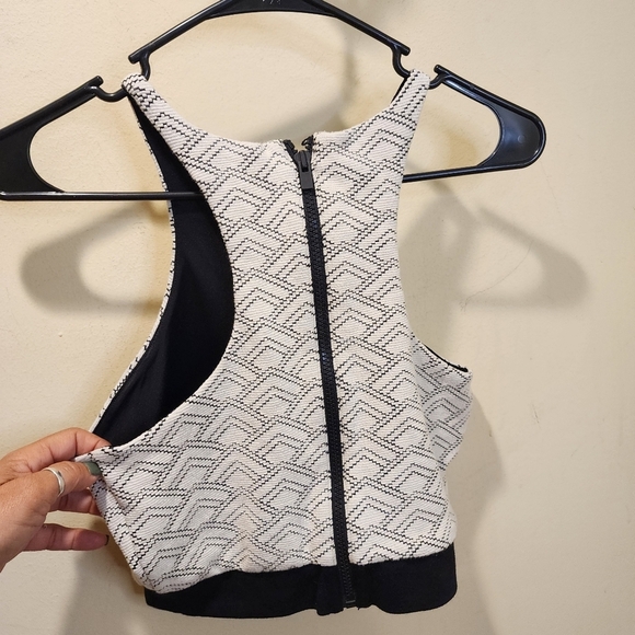 EXPRESS Women's Black Of White Sleevesless Back Zip Tank Top Size S - Picture 6 of 8